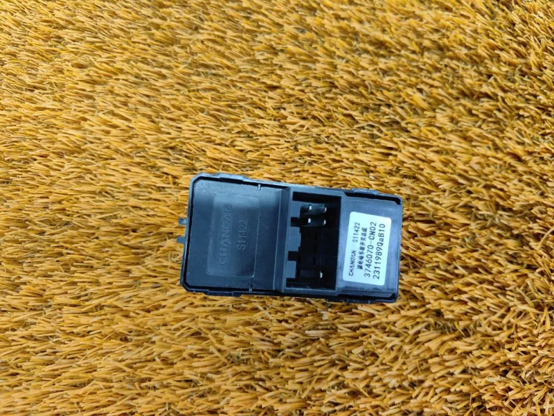 Кнопка стеклоподъемника