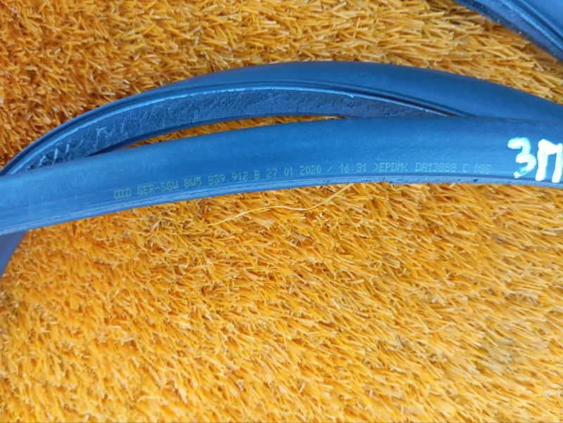 Уплотнитель двери