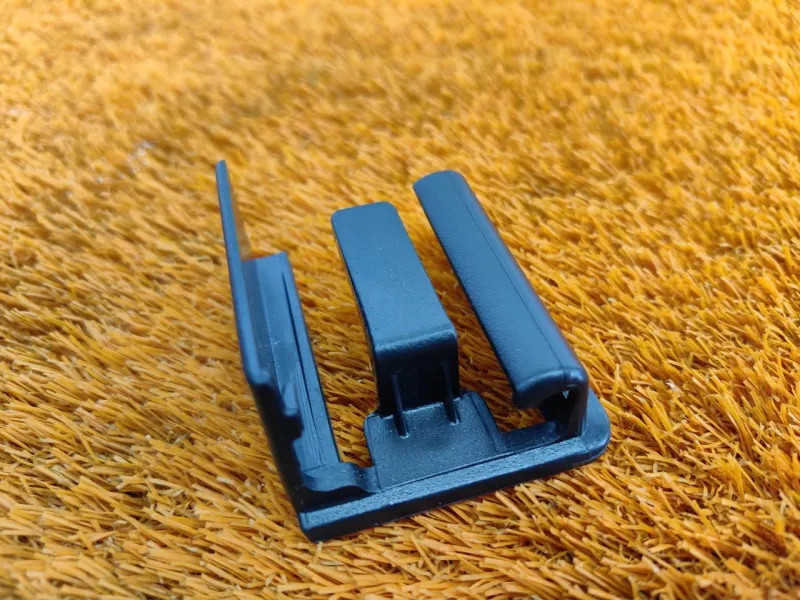 Заглушка полозьев сиденья