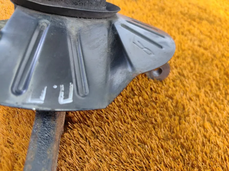 Кулак поворотный