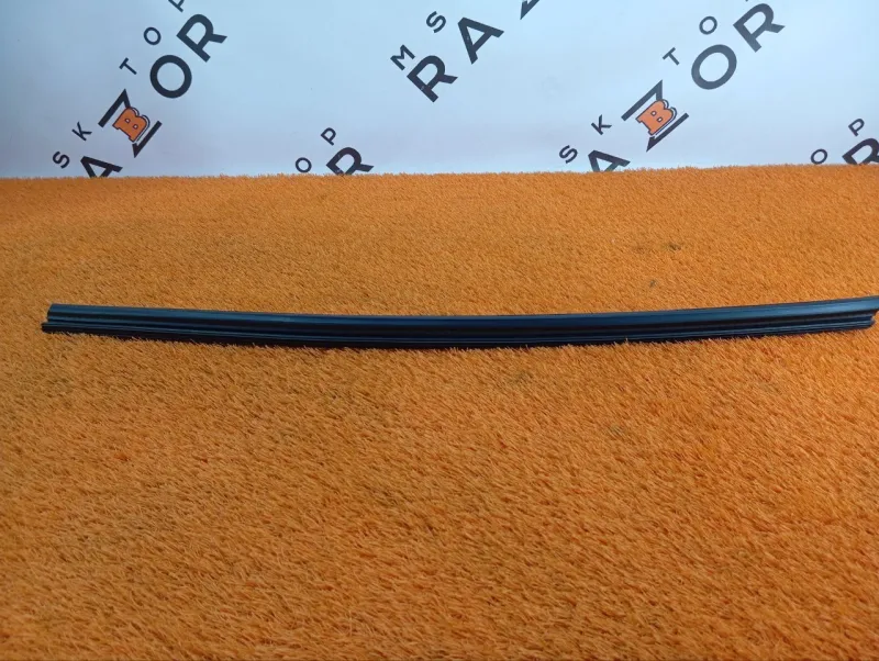 Уплотнитель стекла двери