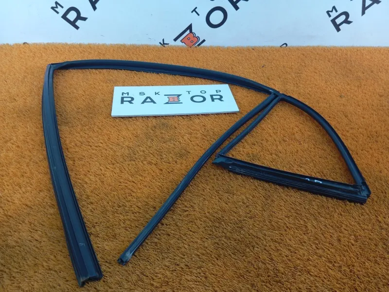 Уплотнитель стекла двери