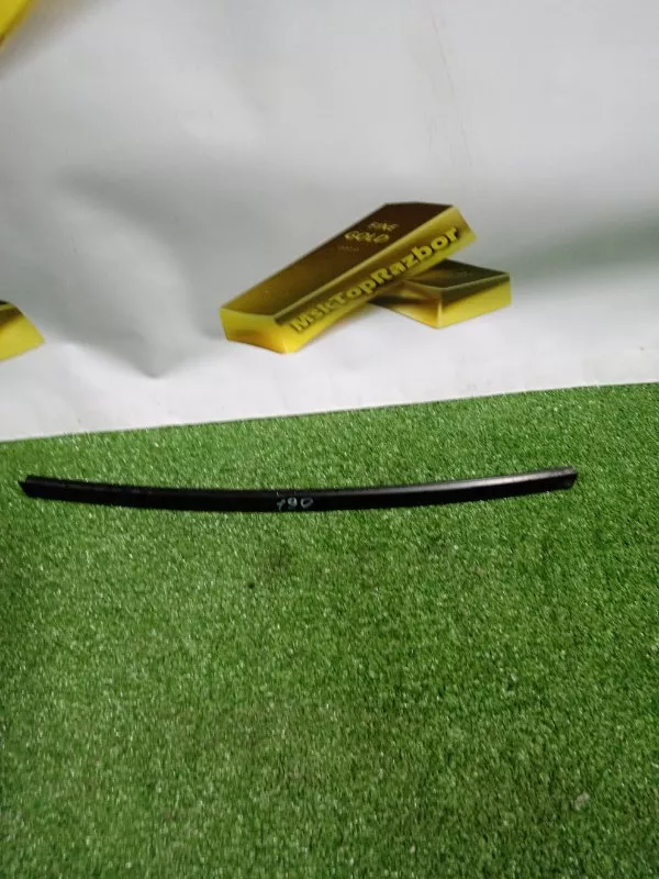 Направляющая стекла двери