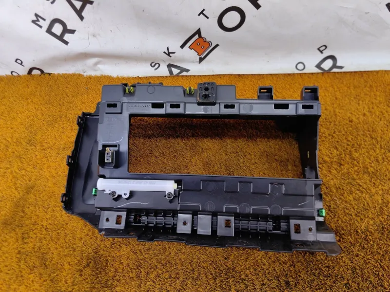 Накладка под бардачком