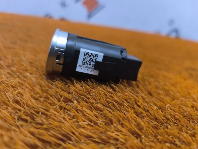 Кнопка запуска двигателя