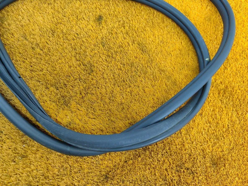 Уплотнитель проема двери