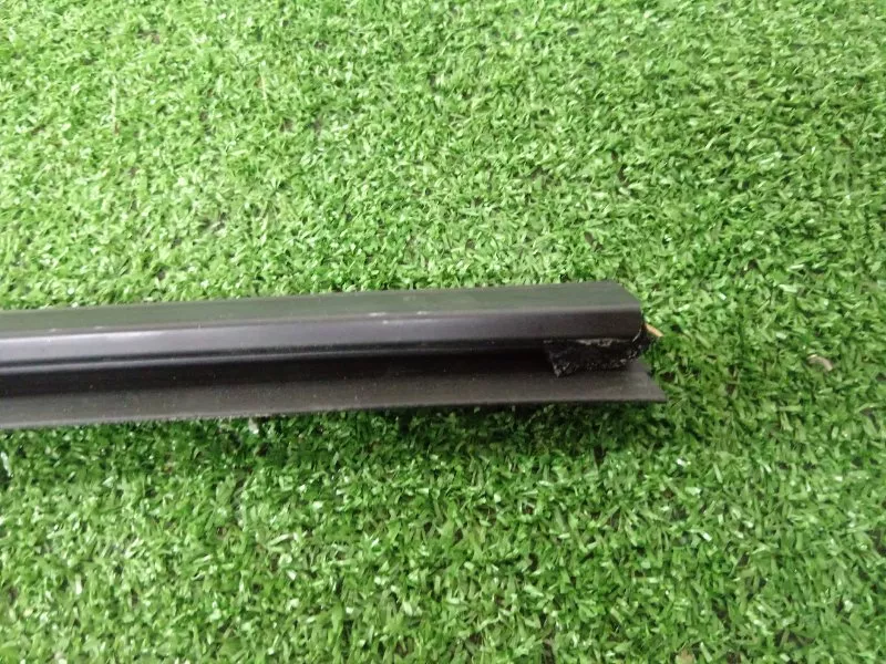 Уплотнитель стекла двери