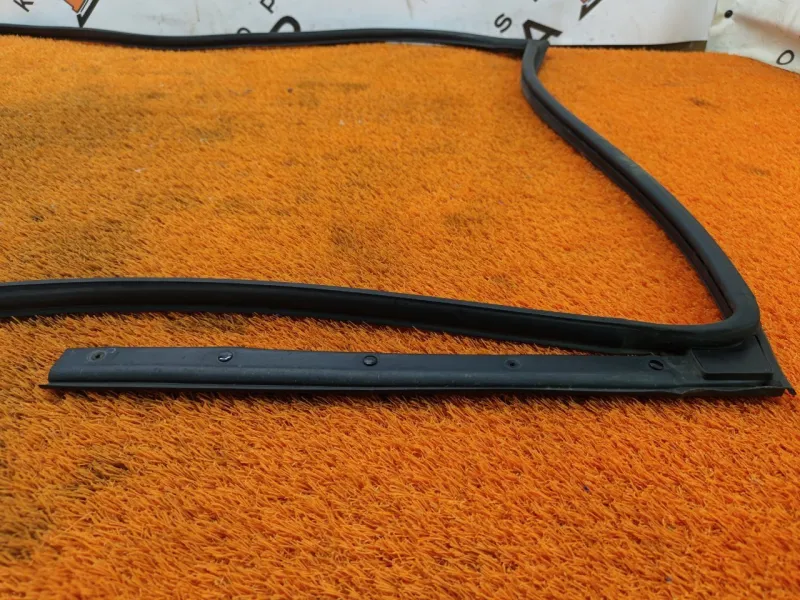 Уплотнитель двери