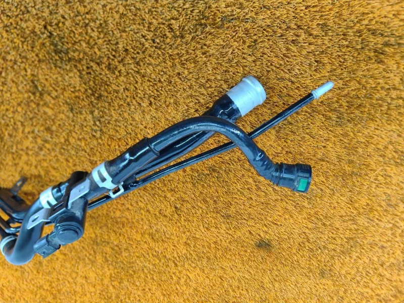 Горловина топливного бака