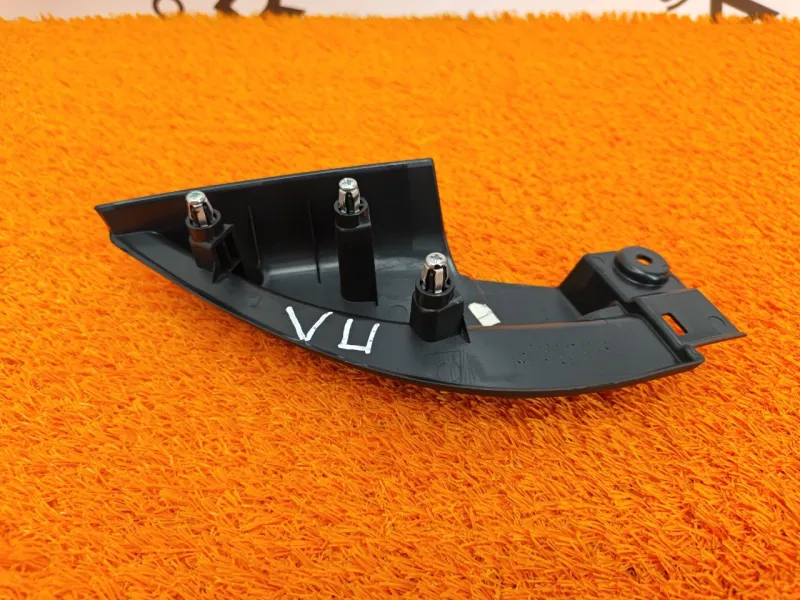 Уголок двери