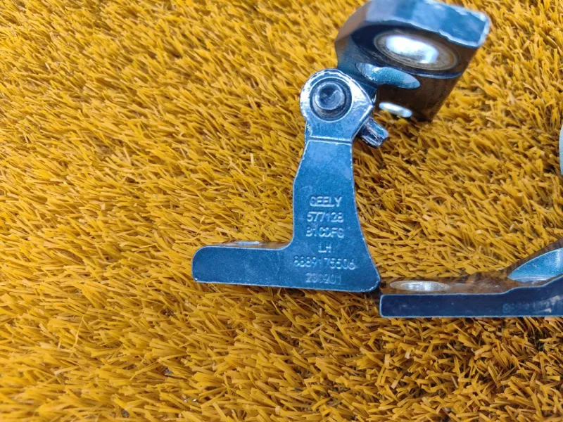 Петля двери