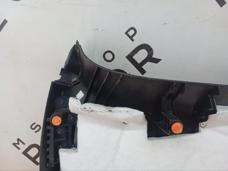 Обшивка двери багажника