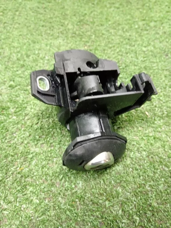 Личинка замка багажника