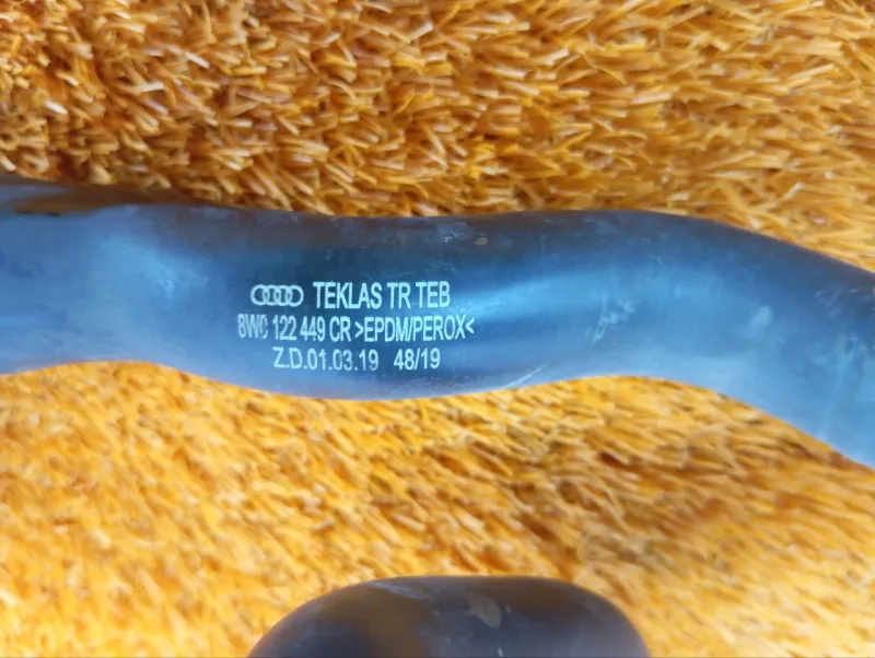 Патрубок системы охлаждения