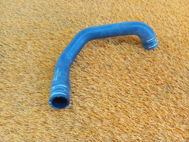 Патрубок системы охлаждения