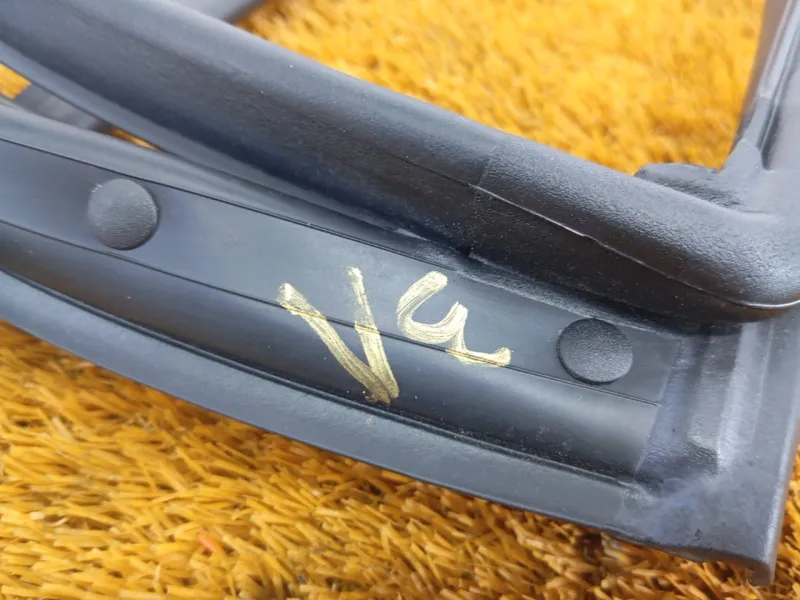 Уплотнитель двери