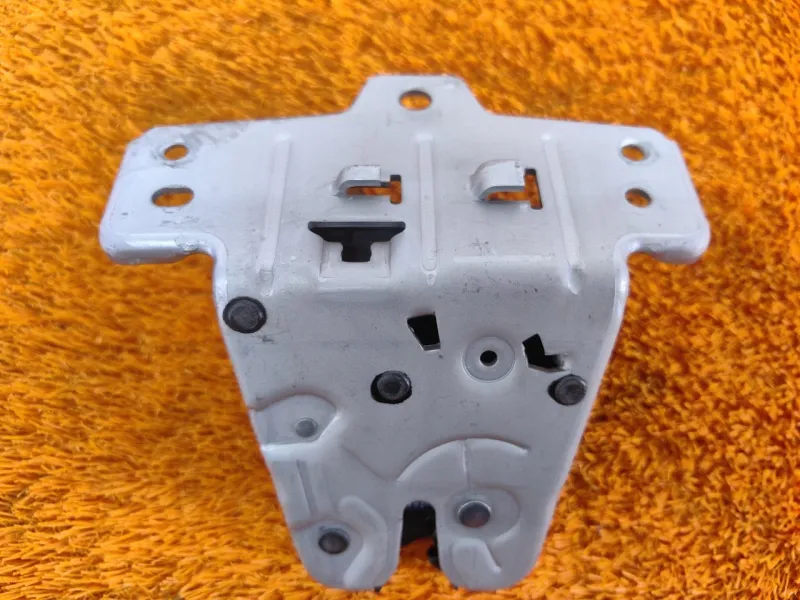 Замок багажника