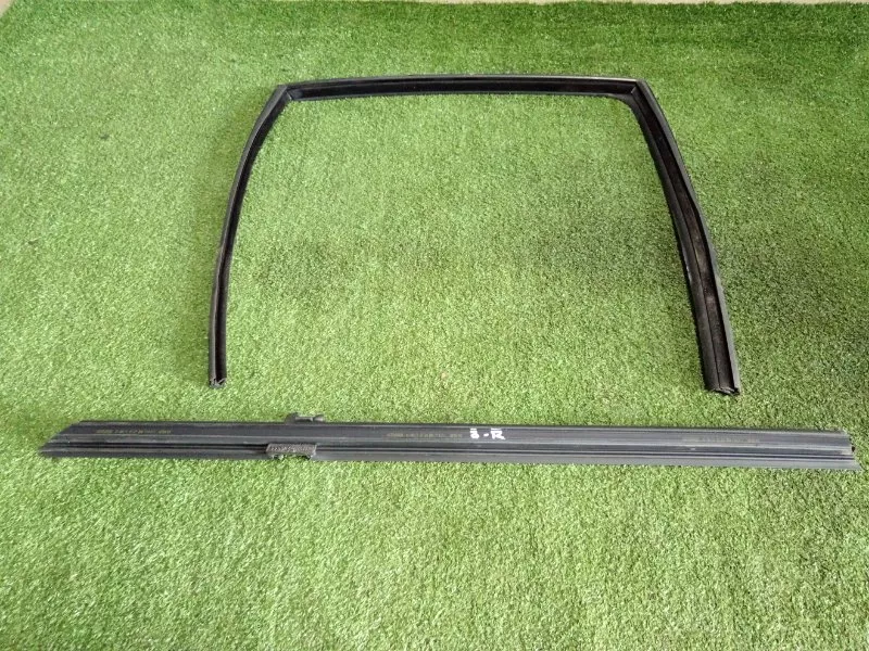 Уплотнитель стекла двери