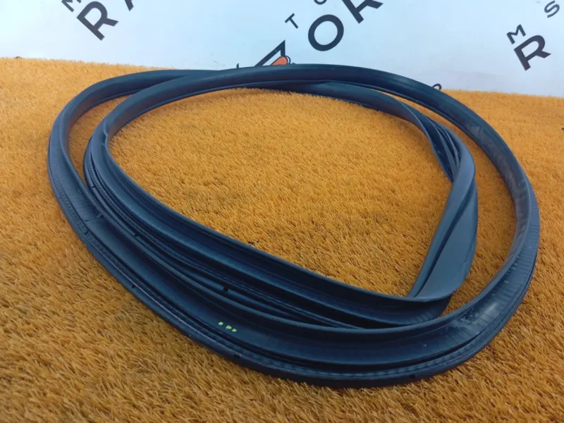 Уплотнитель проема двери