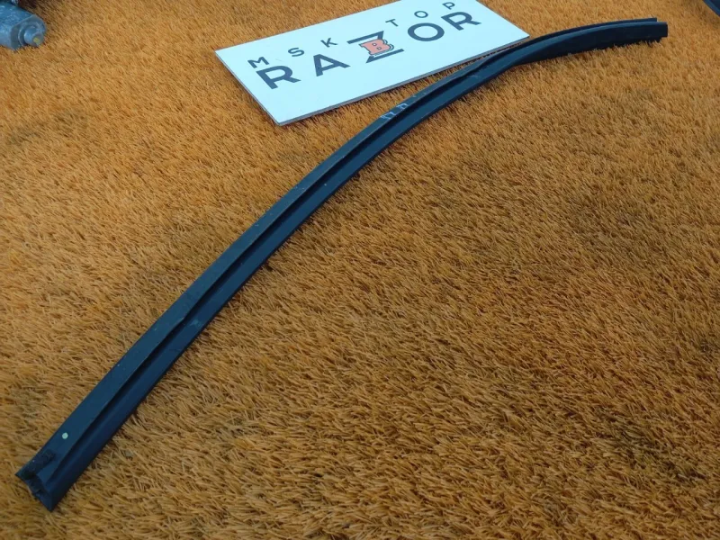 Уплотнитель стекла двери