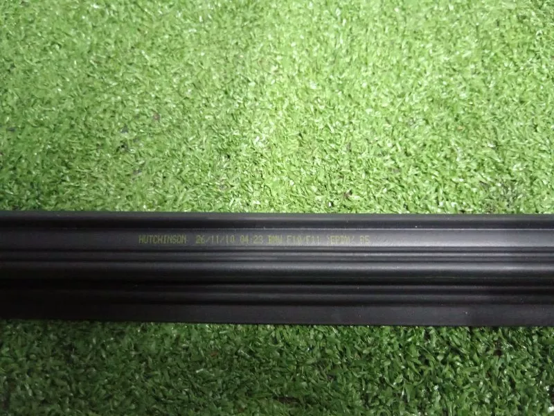 Уплотнитель стекла двери