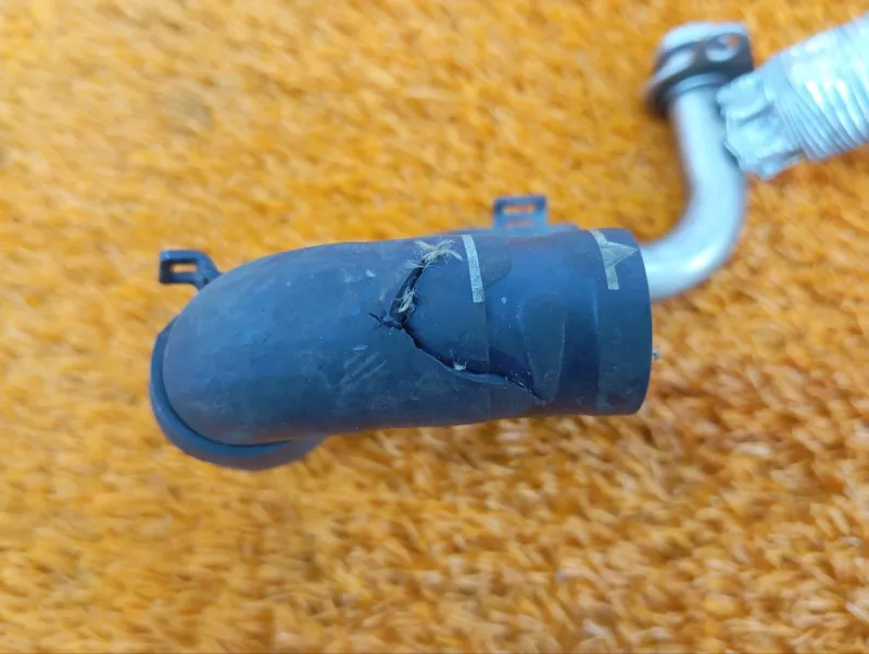 Трубка системы охлаждения