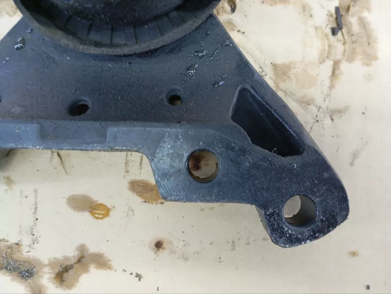 Подушка двигателя