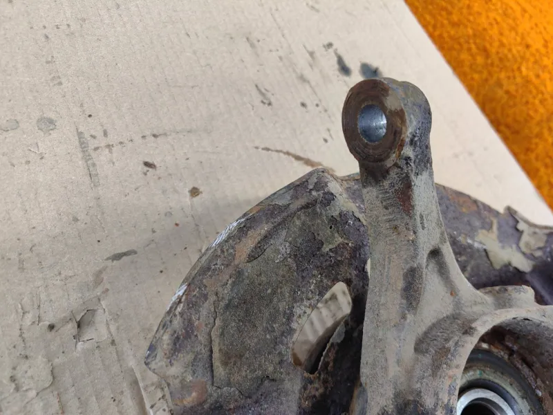 Кулак поворотный