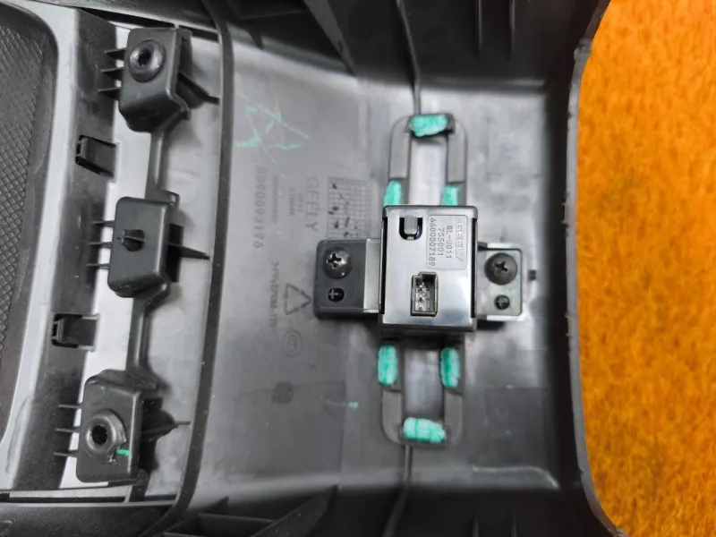 Накладка центральной консоли