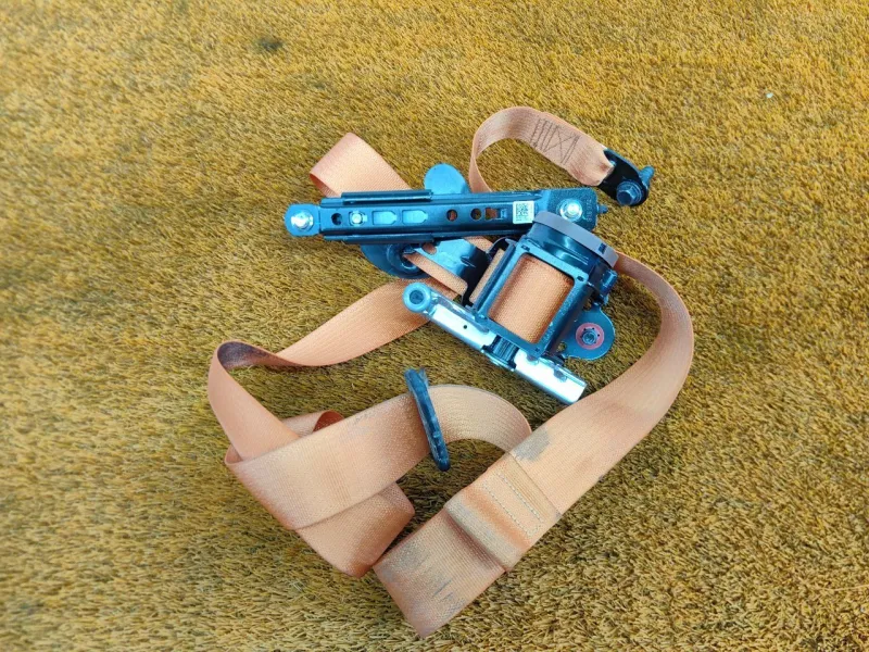 Ремень безопасности