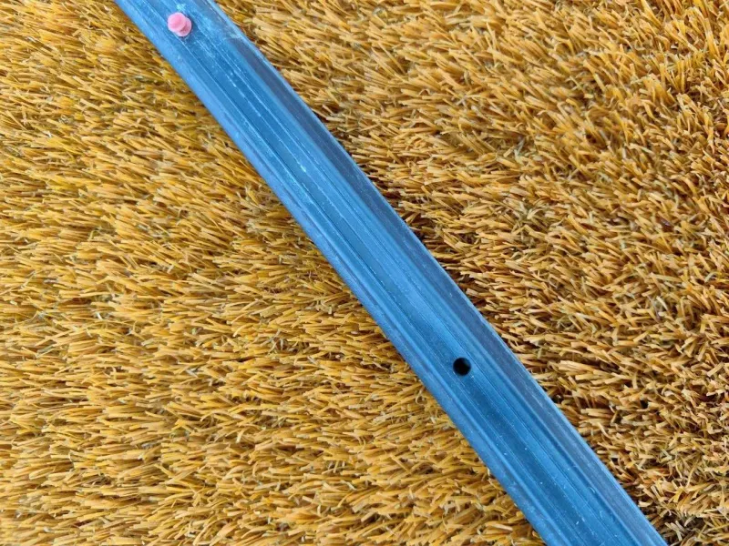 Уплотнитель капота