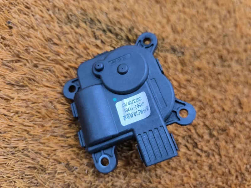 Сервопривод заслонок печки