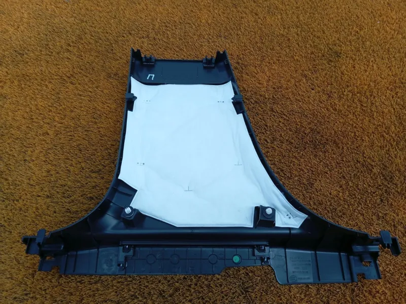 Обшивка центральной стойки