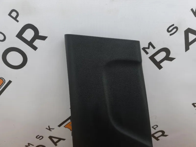 Обшивка центральной стойки