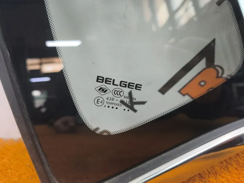 Форточка задняя