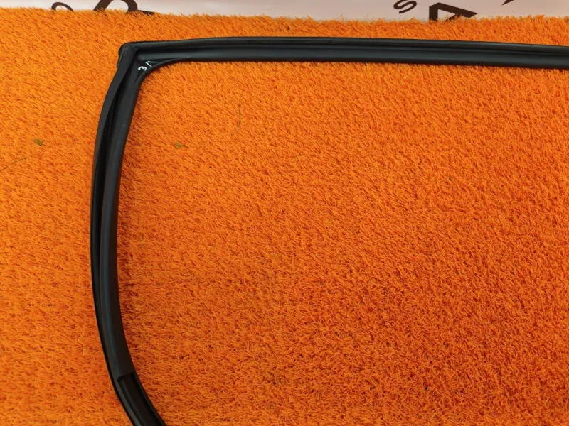 Уплотнитель стекла двери