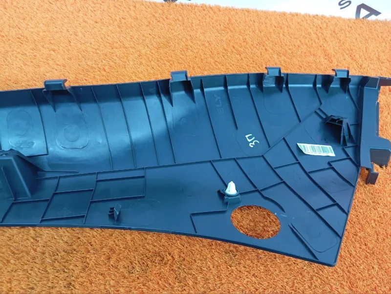 Накладка на стойку кузова