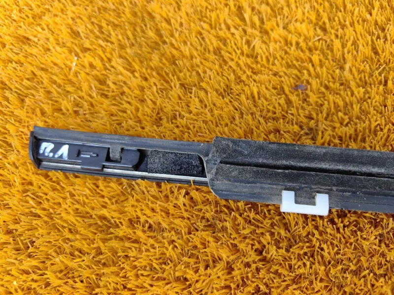 Уплотнитель стекла двери