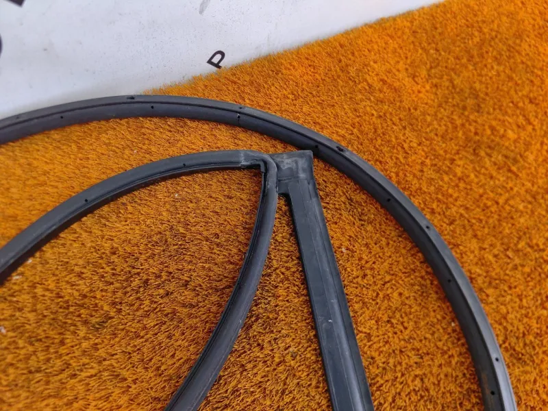 Уплотнитель двери