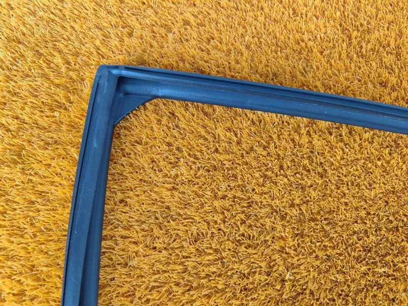 Уплотнитель стекла двери