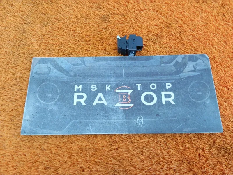 Кнопка открывания багажника