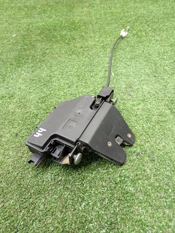 Замок багажника