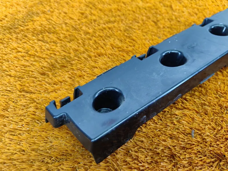 Кронштейн заднего бампера