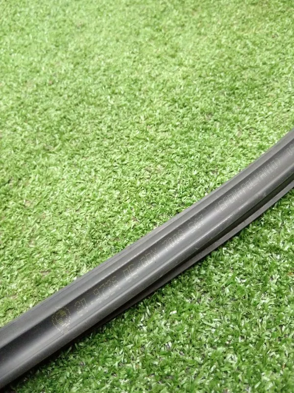 Уплотнитель стекла двери