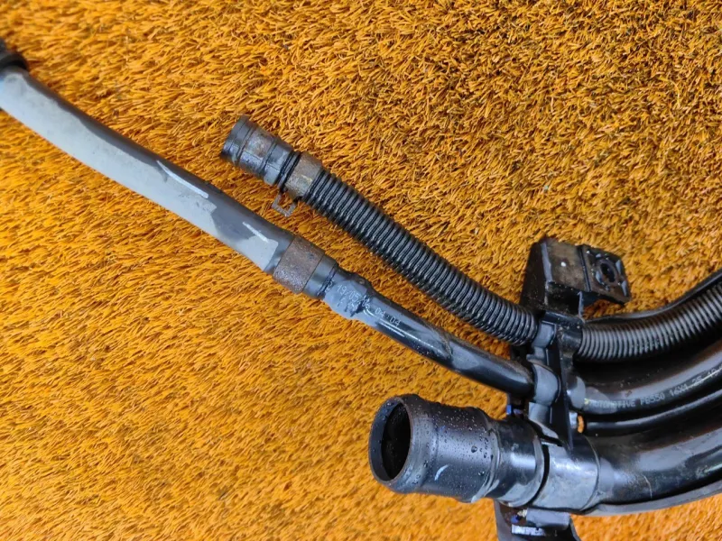 Горловина топливного бака