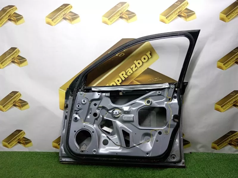 Дверь Audi A4 2005 8E0831052J B7, передняя правая