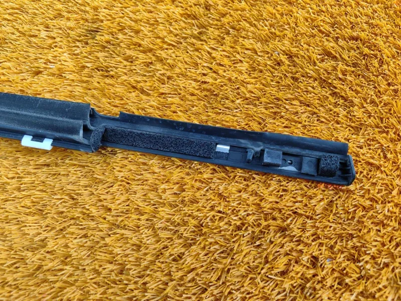 Уплотнитель стекла двери