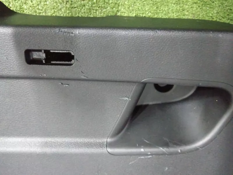 Обшивка двери багажника