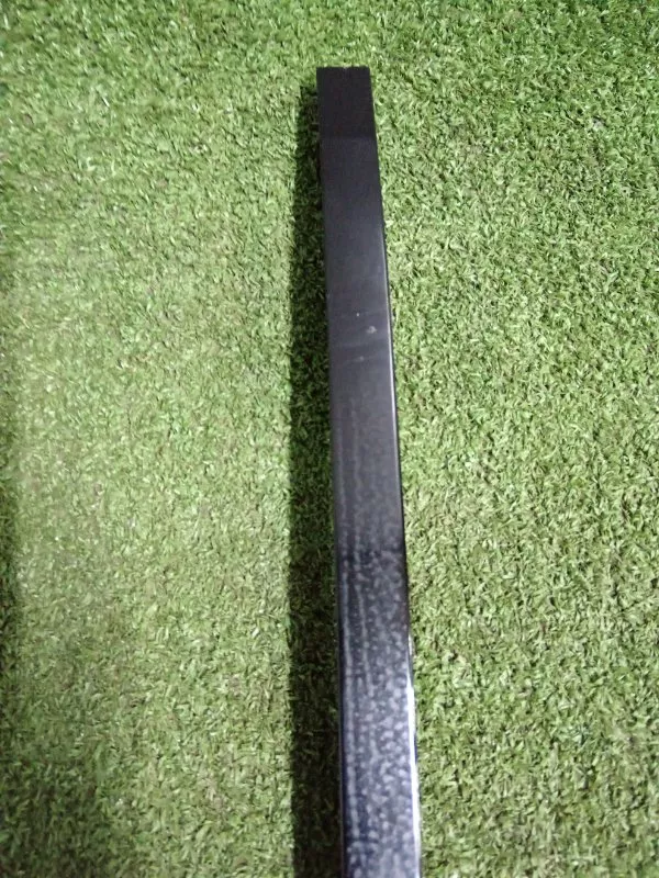 Направляющая стекла двери