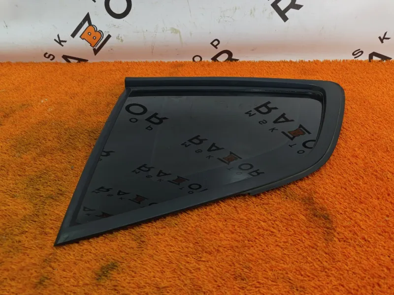 Стекло кузовное глухое